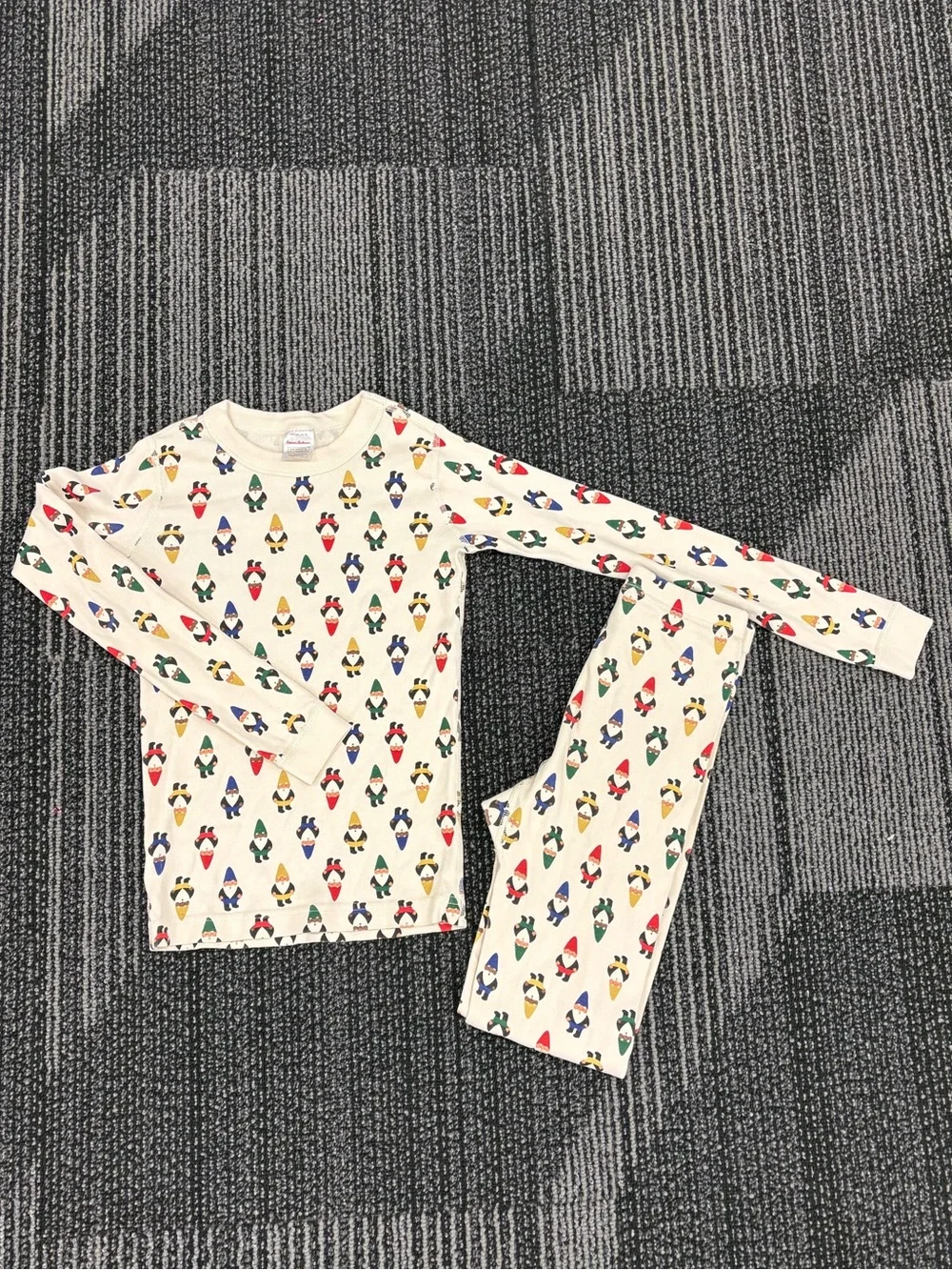 Hanna Andersson Cream Pajama Set with Red, Blue, Green & Yellow Gnomes